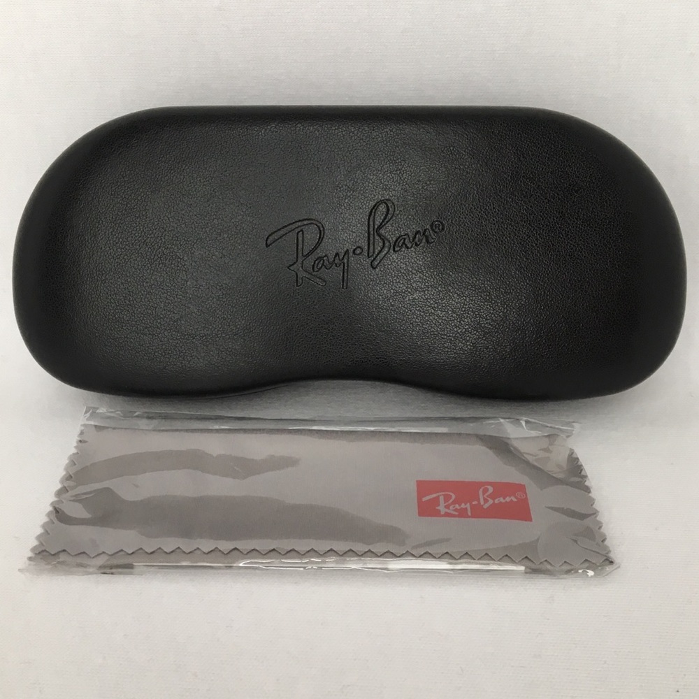 NWOT Hard Shell Clam Eyewear Case - Black